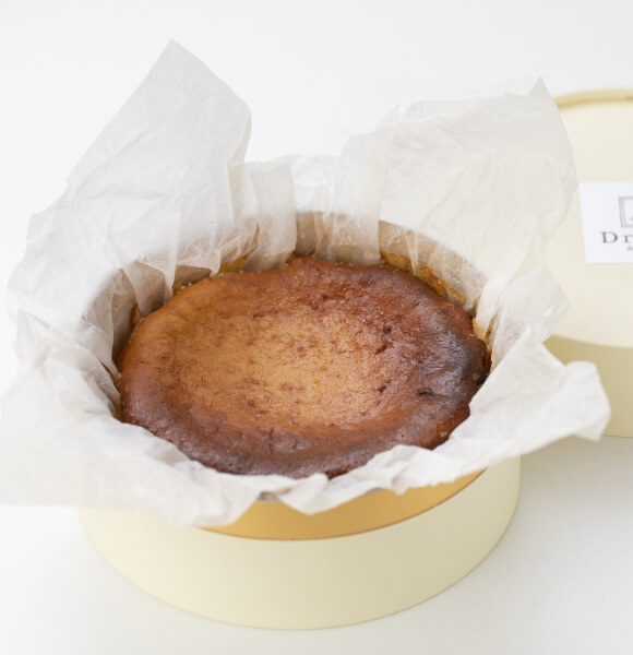 バナナの風味香る濃厚バスクチーズケーキ